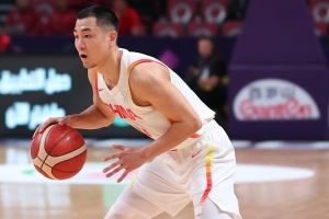 全场撕咬式防守+关键三分！苏群：高诗岩就是中国贝弗利