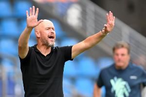 体图：滕哈赫公开反对药厂卖扎卡，常让球员做俯卧撑遭更衣室质疑