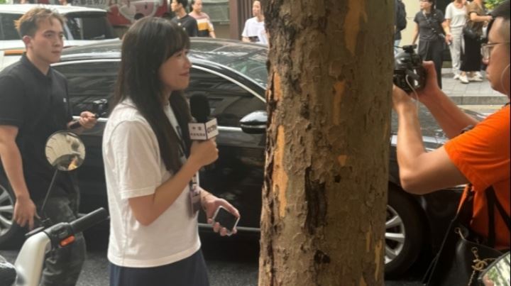 总台记者已经来到詹姆斯中国行外滩活动现场