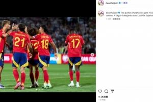 赫伊森社媒晒全队庆祝合照：开启世预赛之旅的关键3分，继续努力