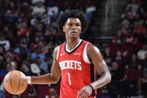 阿里纳斯：如今1号位不再非是传统控卫 阿门的冲击力完全可以胜任