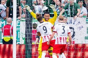 点球杀手！弗赖堡门将连续5次扑出点球，创德甲历史记录