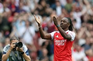 莱斯-费迪南德：踢中场限制了埃泽的进攻，我觉得他是10号位球员