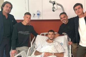 世体：奥尔莫探望手术后的霍安-加西亚，两人同属一家经纪公司