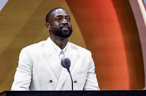 韦德：新赛季媒体日对于球员来说就是穿上新衣服拍拍照&聊聊天