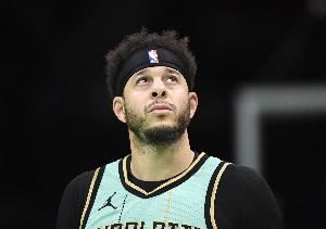 绝了🧠小库里被库明加防住50万 邓总利用规则“绕行”工资帽