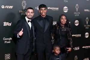 每体：亚马尔的母亲将作为主嘉宾出席球迷圣诞派对晚宴