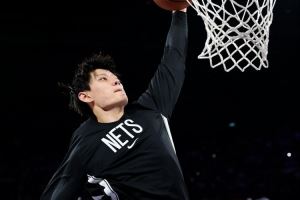 孟祥宇：篮网充分榨干了曾凡博的商业价值 连装都不装了